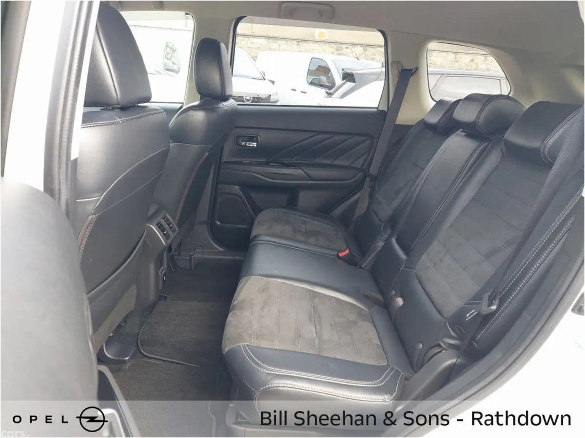 Mitsubishi Outlander SUV, Petrol Plug-in Hybrid, 2018, White