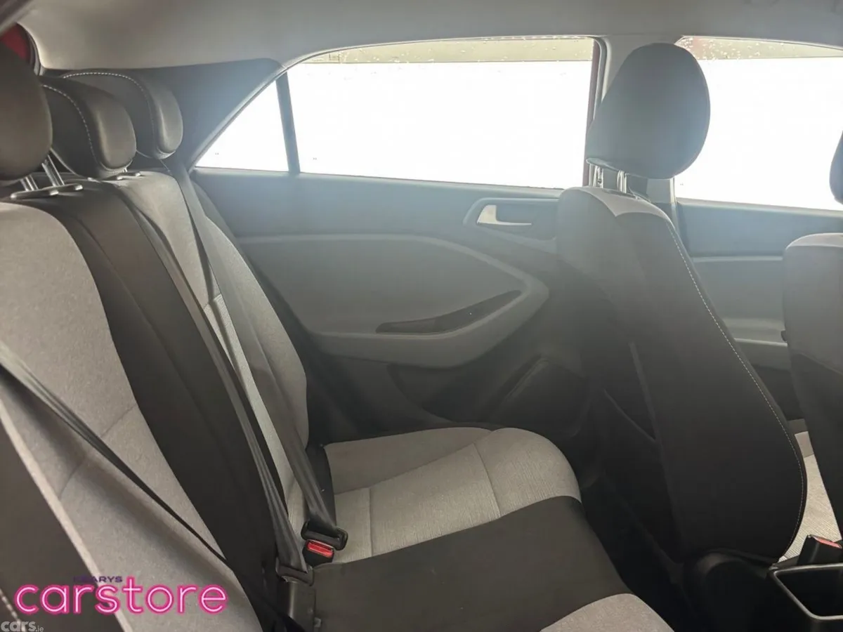 Hyundai i20 Hatchback, Petrol, 2016, Red