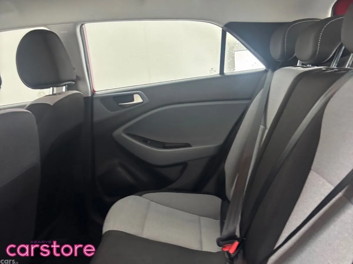 Hyundai i20 Hatchback, Petrol, 2016, Red