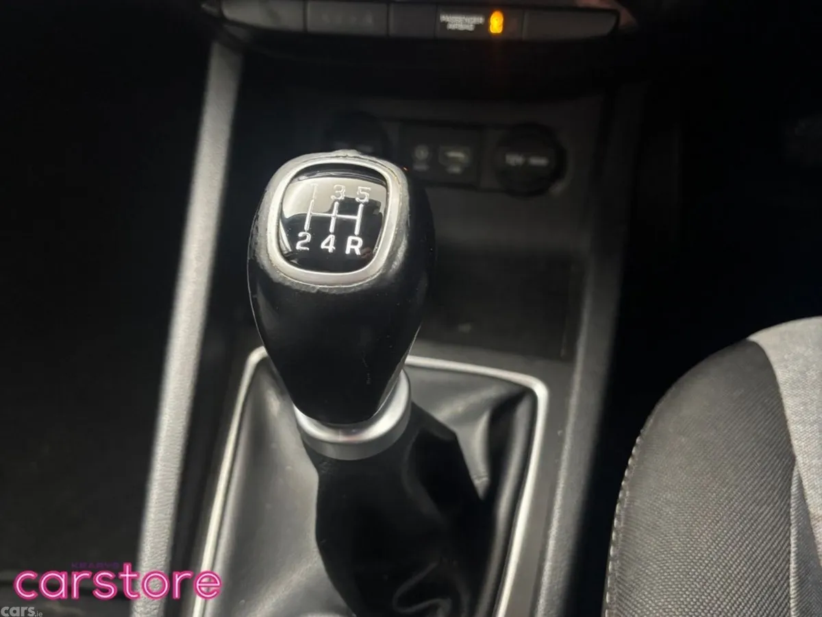 Hyundai i20 Hatchback, Petrol, 2016, Red