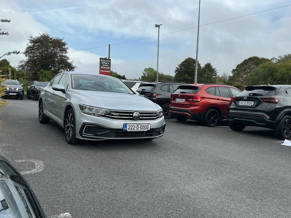 Volkswagen Passat Saloon, Petrol Hybrid, 2022, Silver