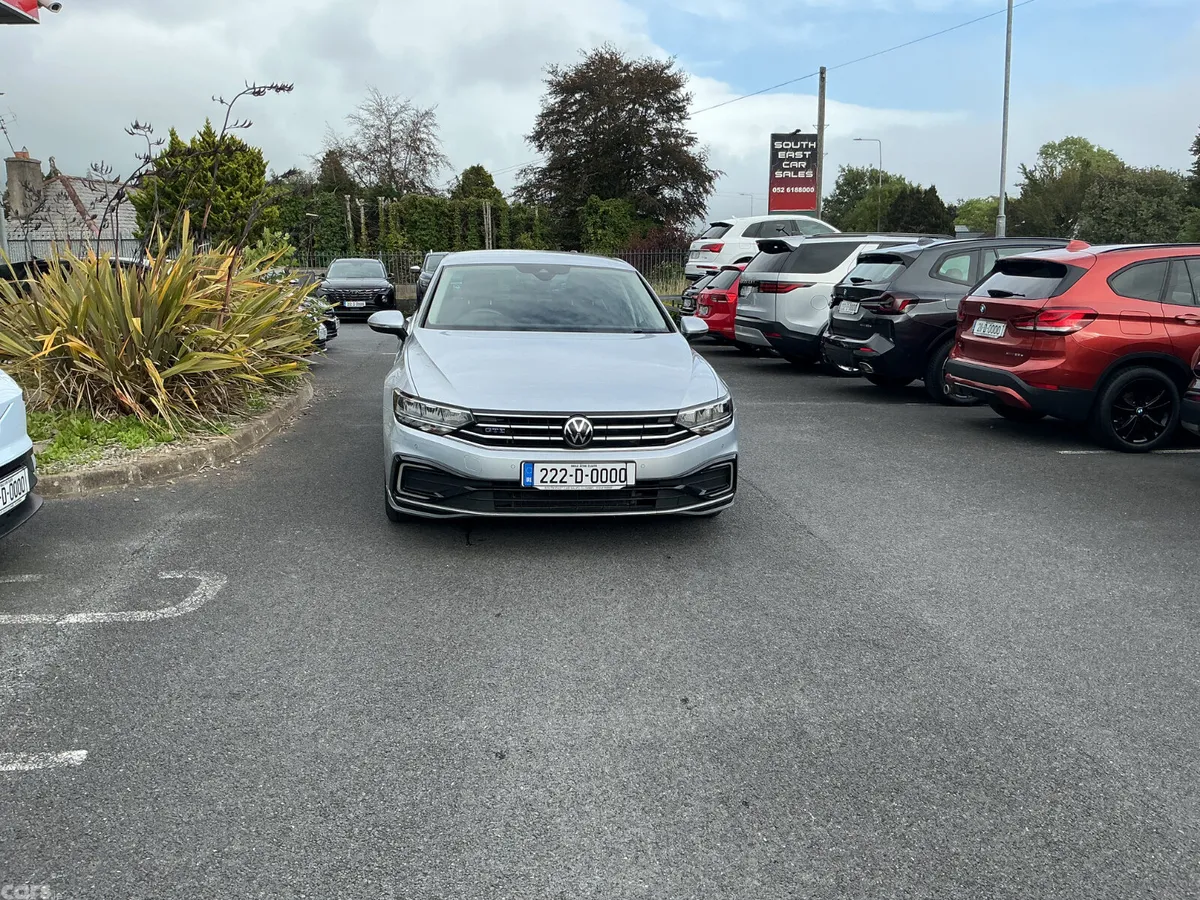 Volkswagen Passat Saloon, Petrol Hybrid, 2022, Silver