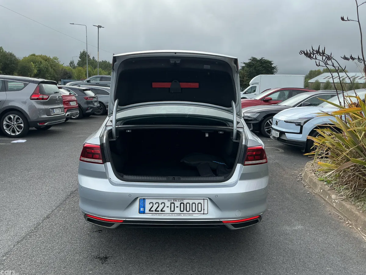 Volkswagen Passat Saloon, Petrol Hybrid, 2022, Silver