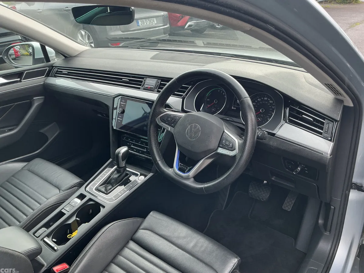 Volkswagen Passat Saloon, Petrol Hybrid, 2022, Silver