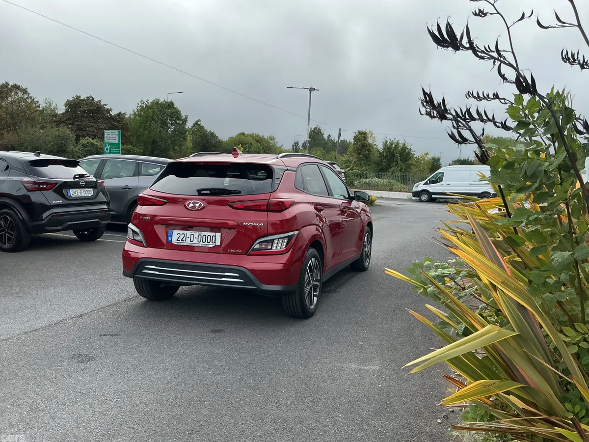 Hyundai KONA Hatchback, Electric, 2022, Red
