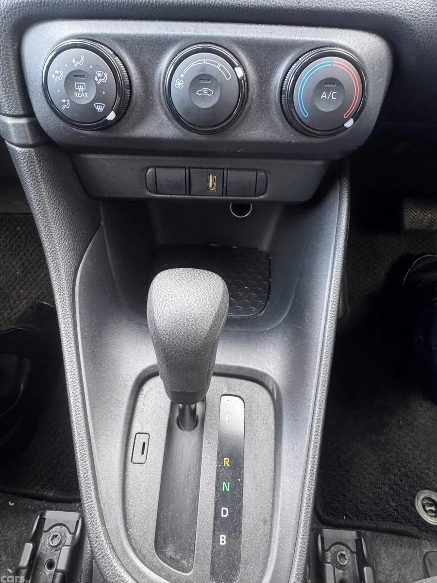 Toyota Yaris Hatchback, Petrol, 2020, White