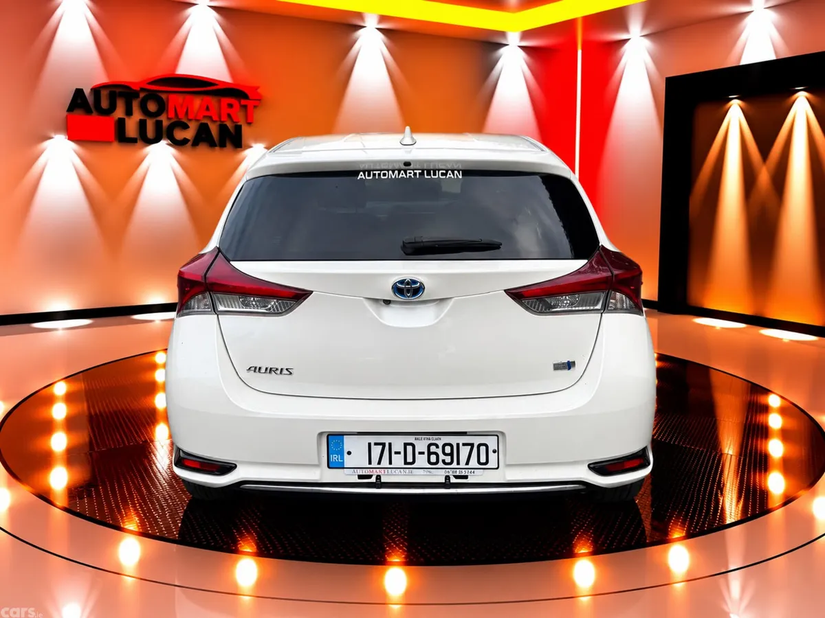Toyota Auris Hatchback, Petrol Hybrid, 2017, White