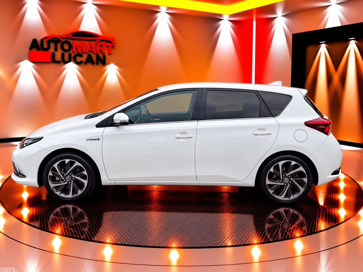 Toyota Auris Hatchback, Petrol Hybrid, 2017, White