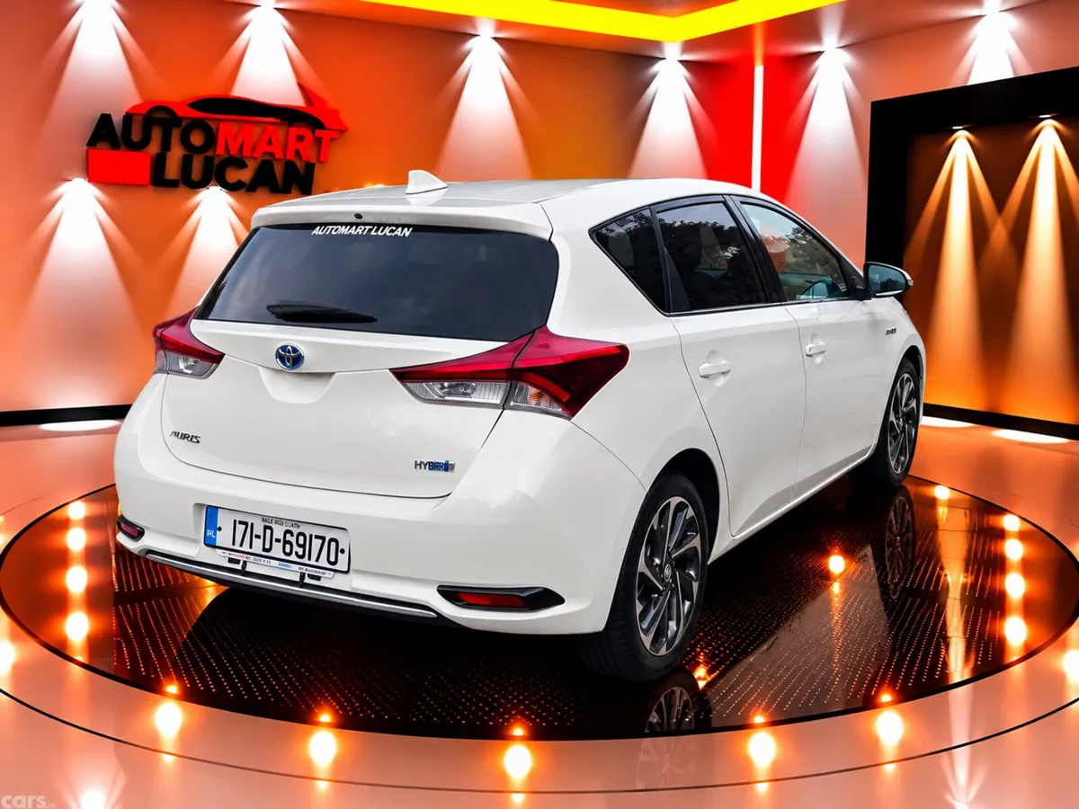Toyota Auris Hatchback, Petrol Hybrid, 2017, White