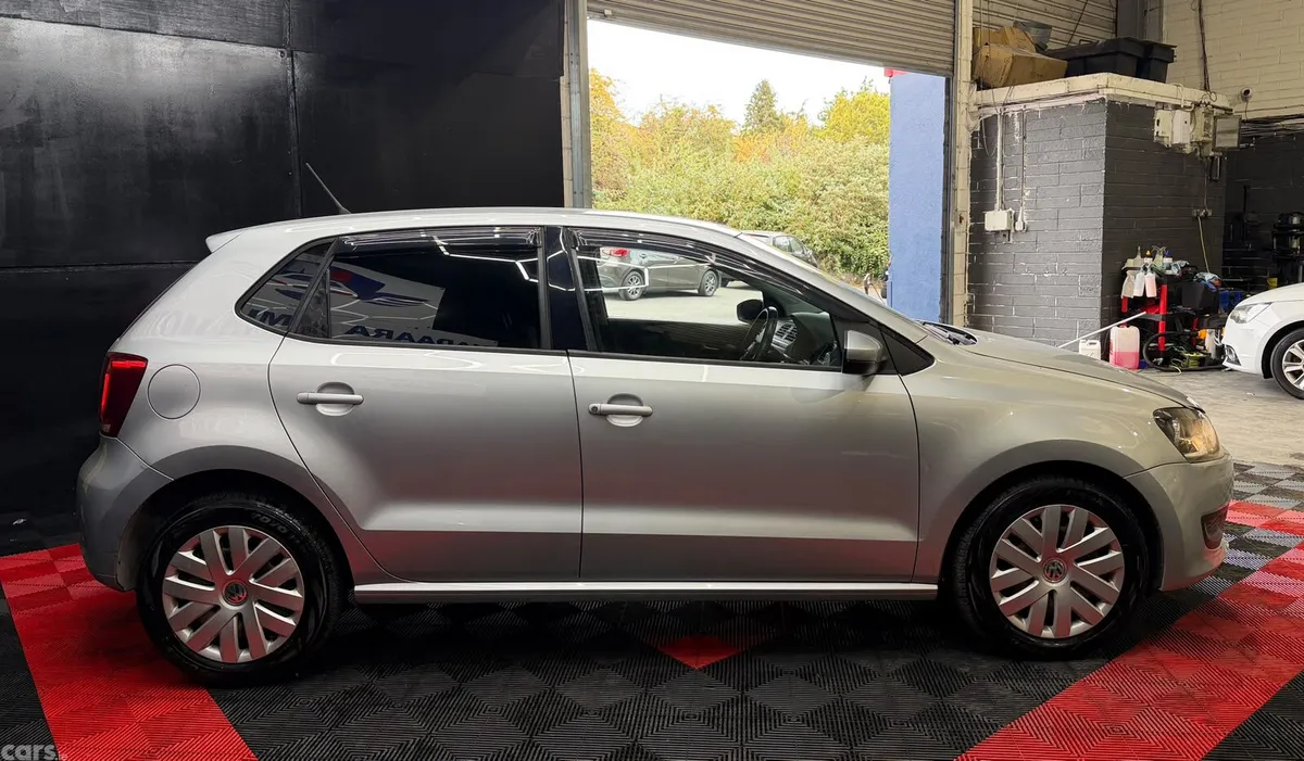 Volkswagen Polo Hatchback, Petrol, 2014, Silver
