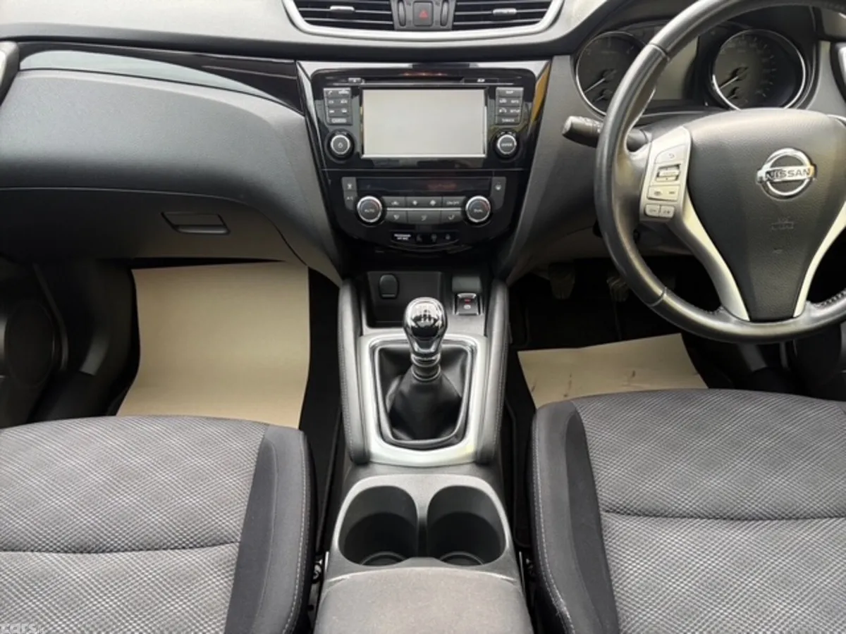 Nissan Qashqai SUV, Diesel, 2017, Grey