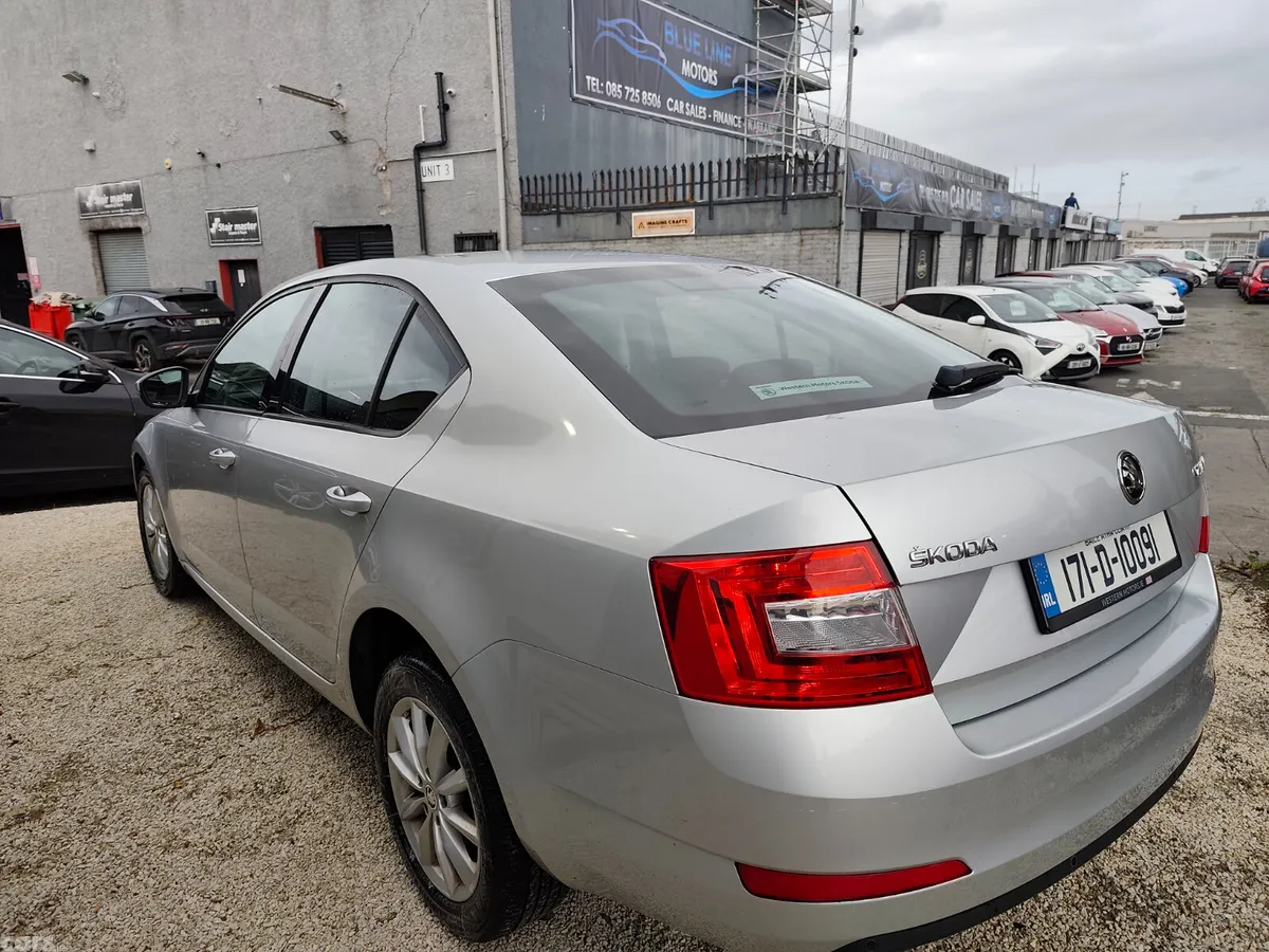 Skoda Octavia Saloon, Diesel, 2017, Grey