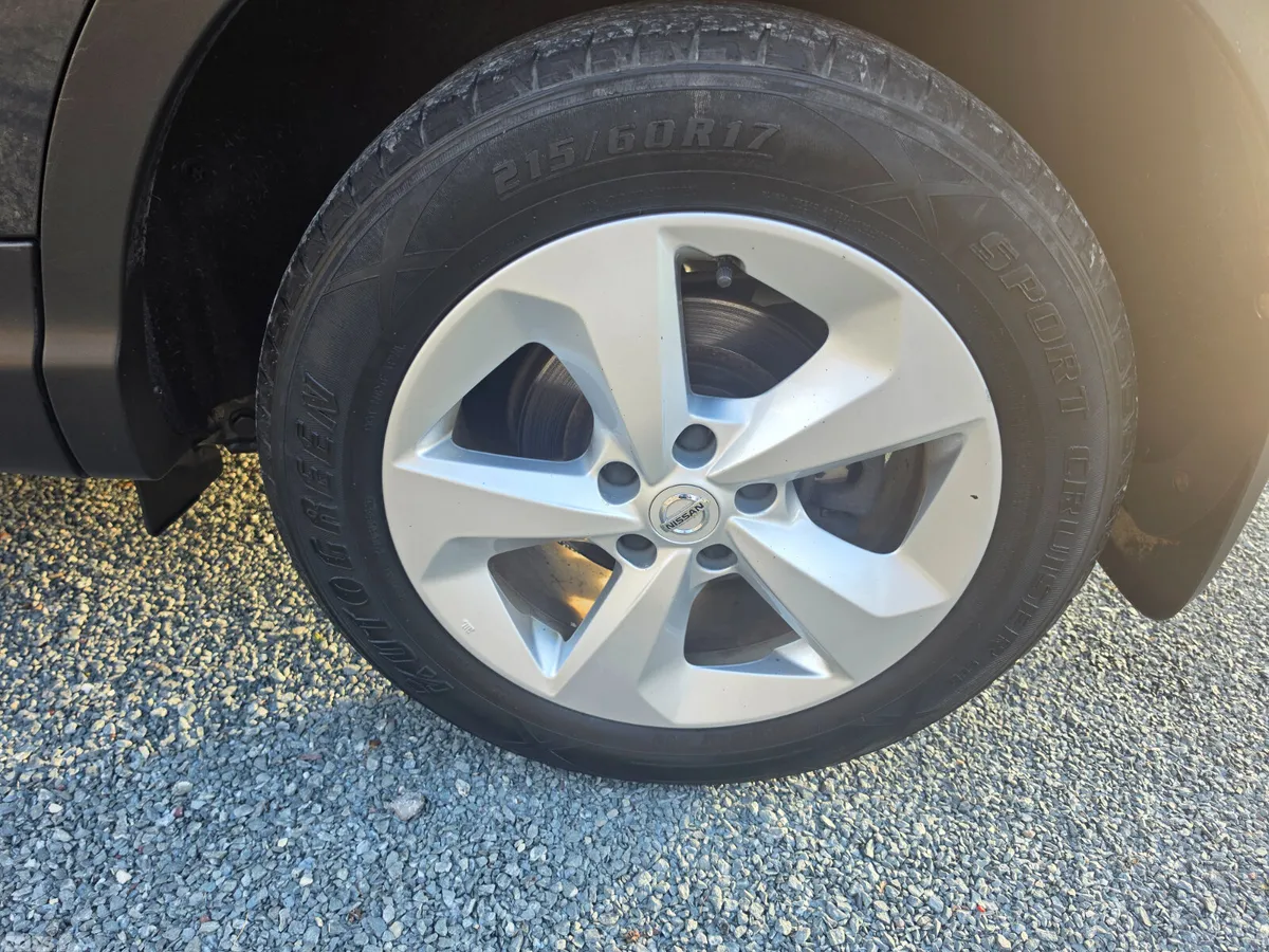 Nissan Qashqai MPV, Petrol, 2020, Black