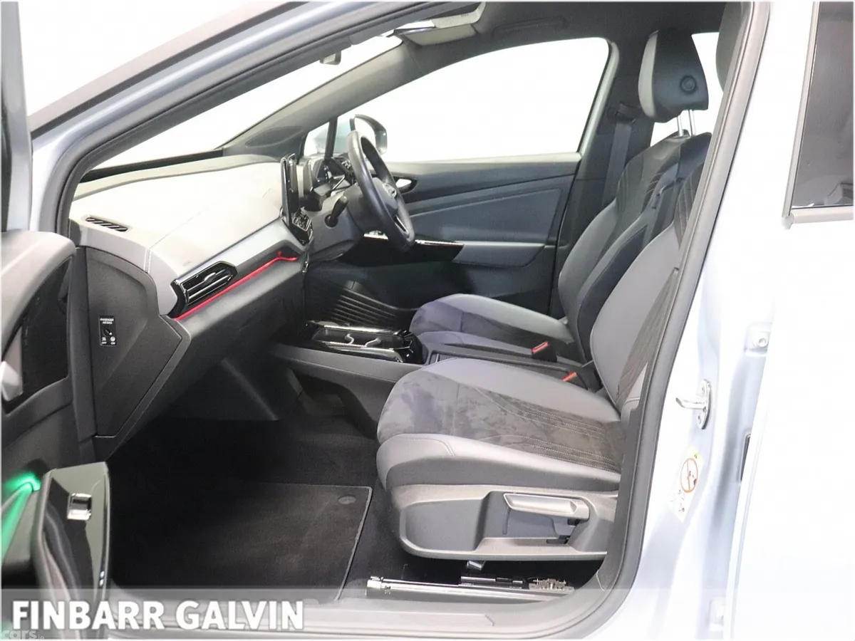Volkswagen ID.4 Hatchback, Electric, 2023, Grey