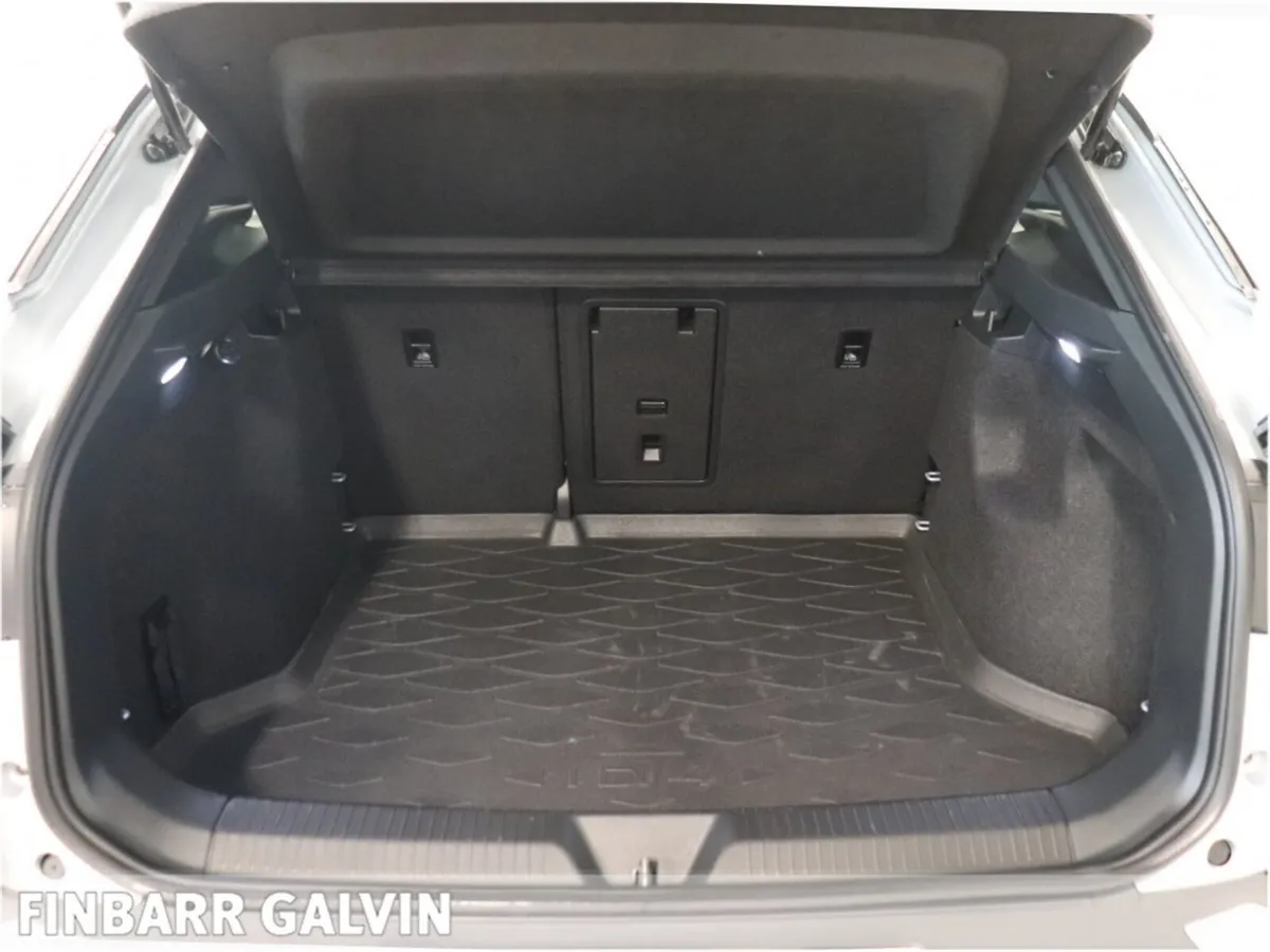 Volkswagen ID.4 Hatchback, Electric, 2023, Grey