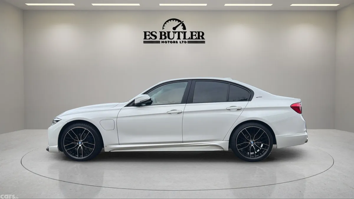 BMW 3-Series Saloon, Petrol Plug-in Hybrid, 2017, White
