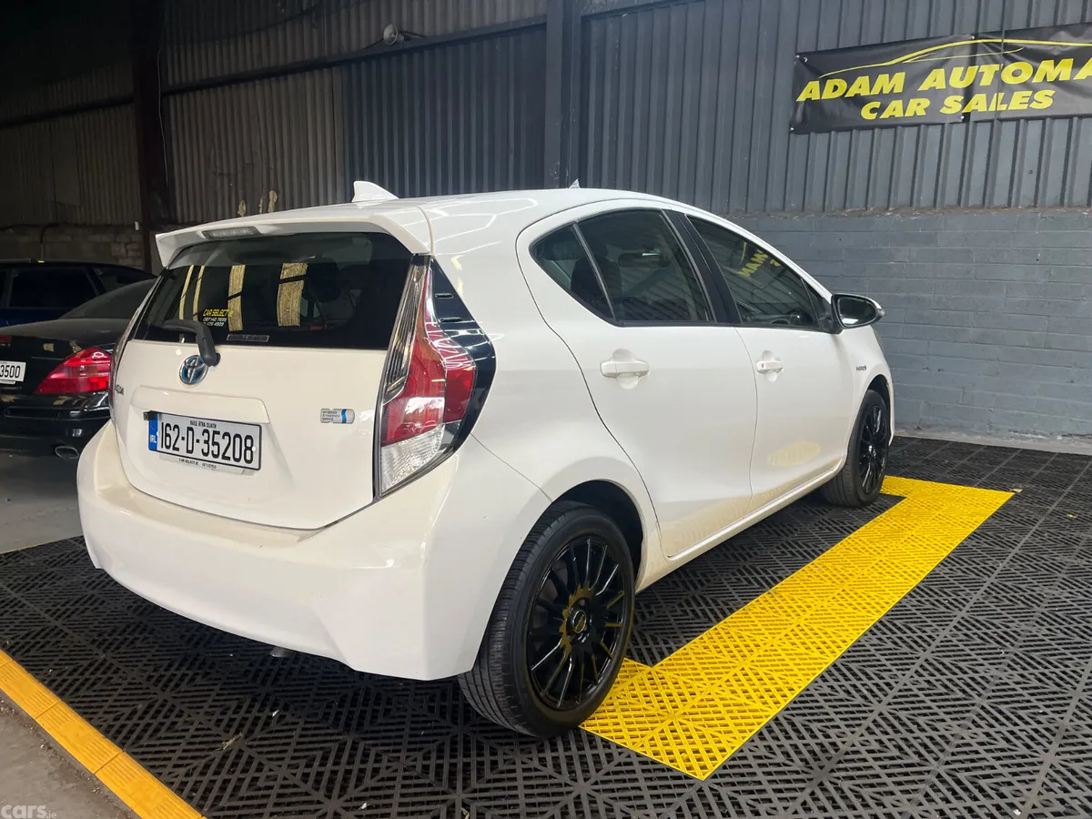Toyota Aqua Hatchback, Petrol Hybrid, 2016, White