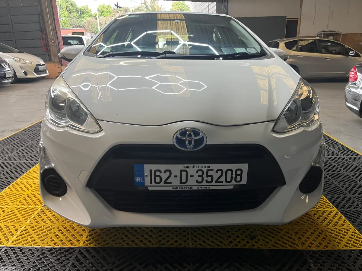 Toyota Aqua Hatchback, Petrol Hybrid, 2016, White
