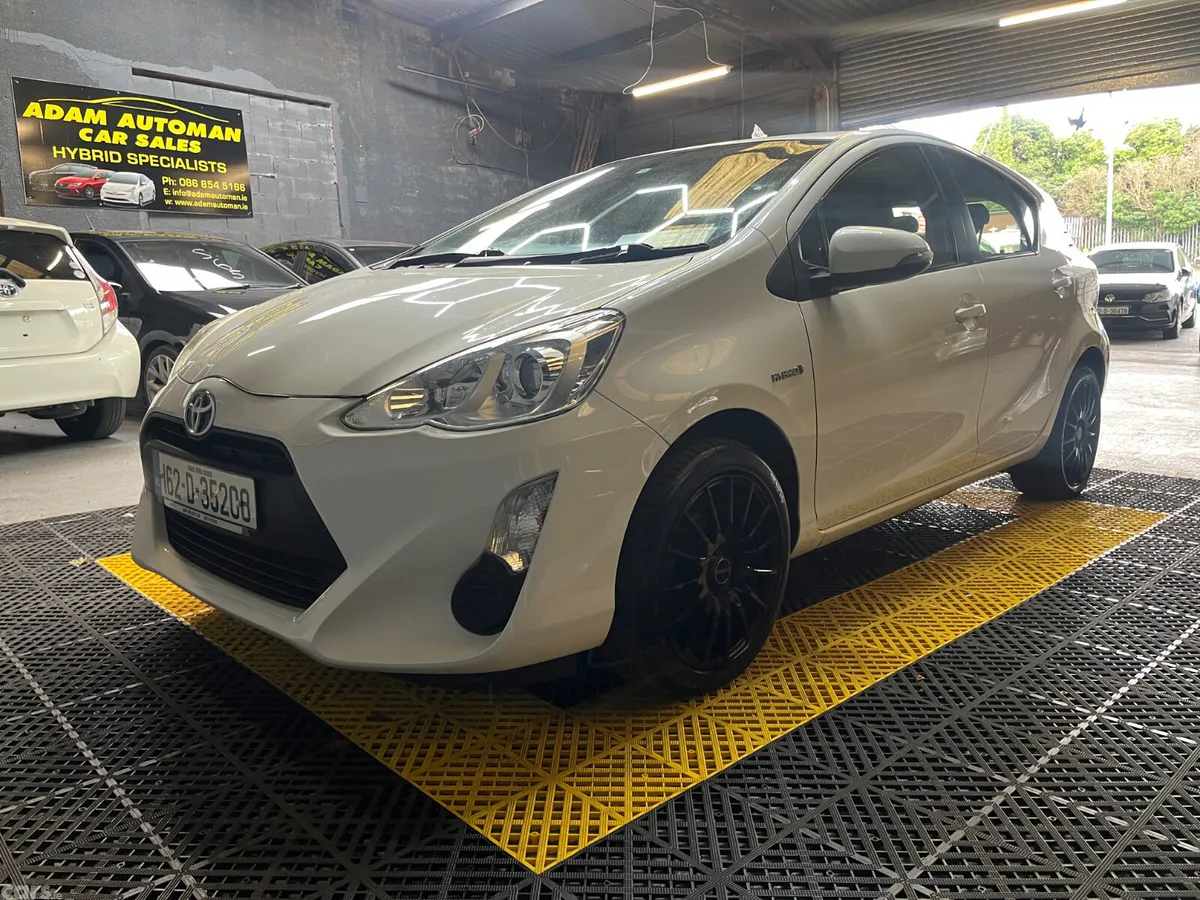 Toyota Aqua Hatchback, Petrol Hybrid, 2016, White