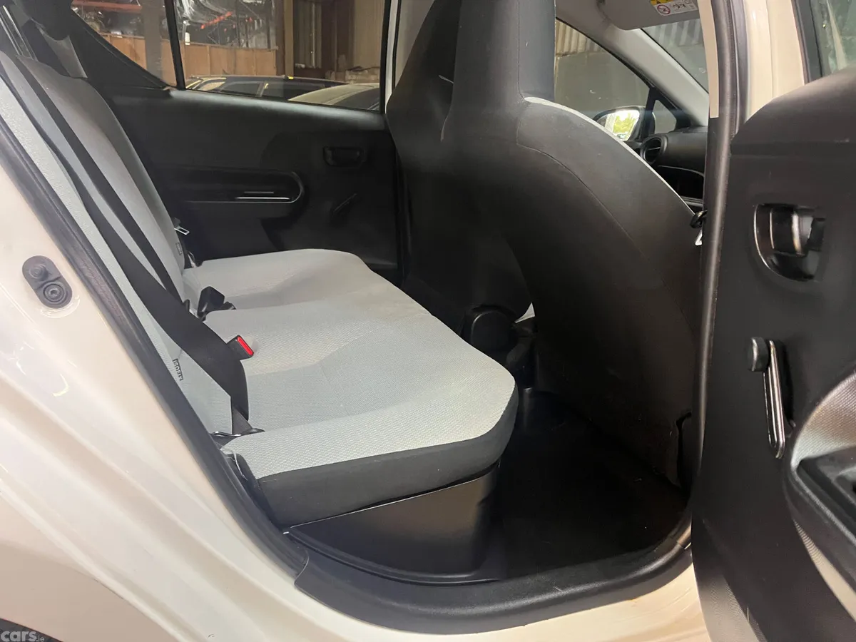 Toyota Aqua Hatchback, Petrol Hybrid, 2016, White