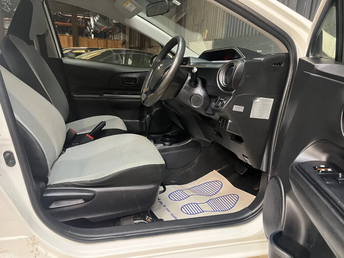 Toyota Aqua Hatchback, Petrol Hybrid, 2016, White