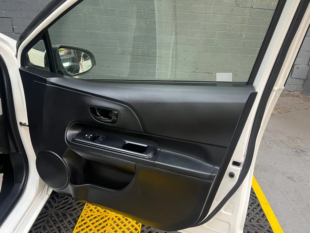 Toyota Aqua Hatchback, Petrol Hybrid, 2016, White