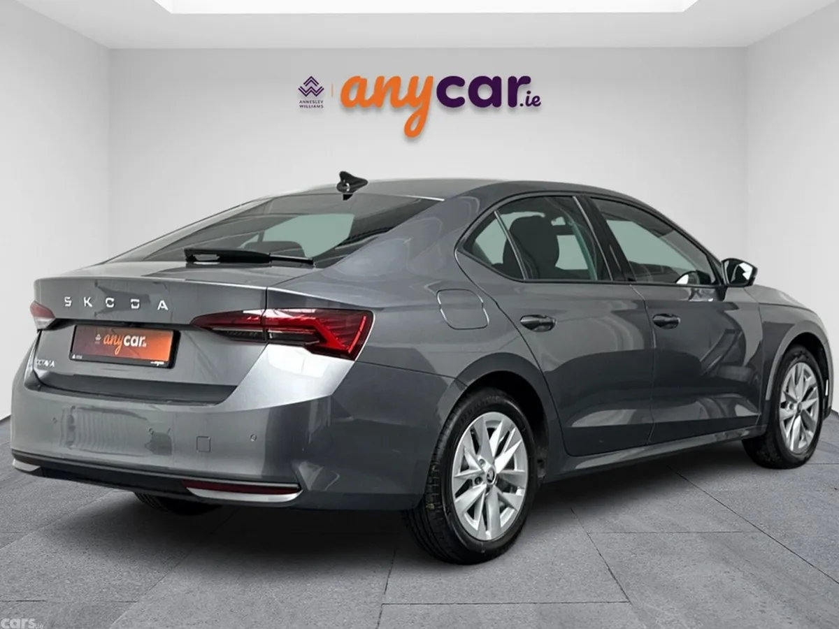 Skoda Octavia Saloon, Petrol, 2026, Grey