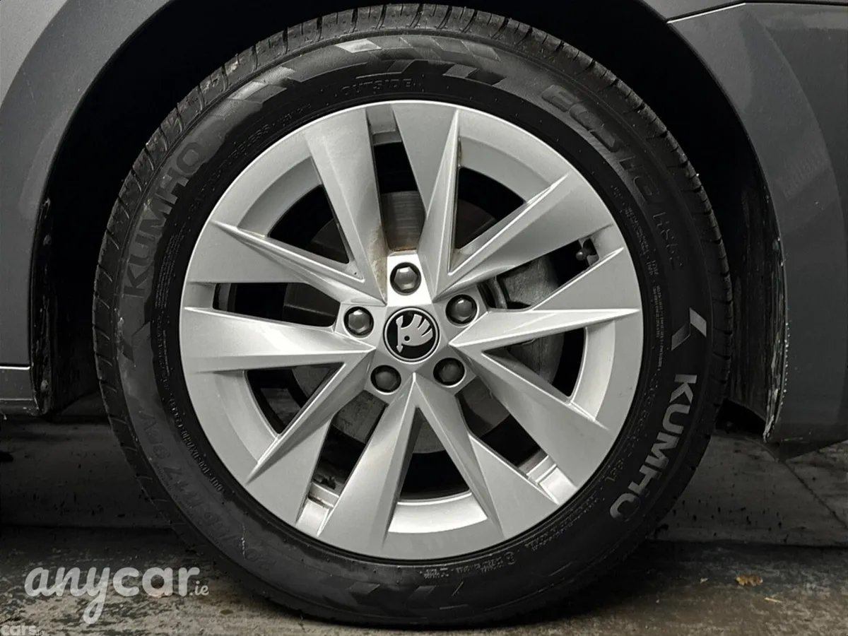 Skoda Octavia Saloon, Petrol, 2026, Grey