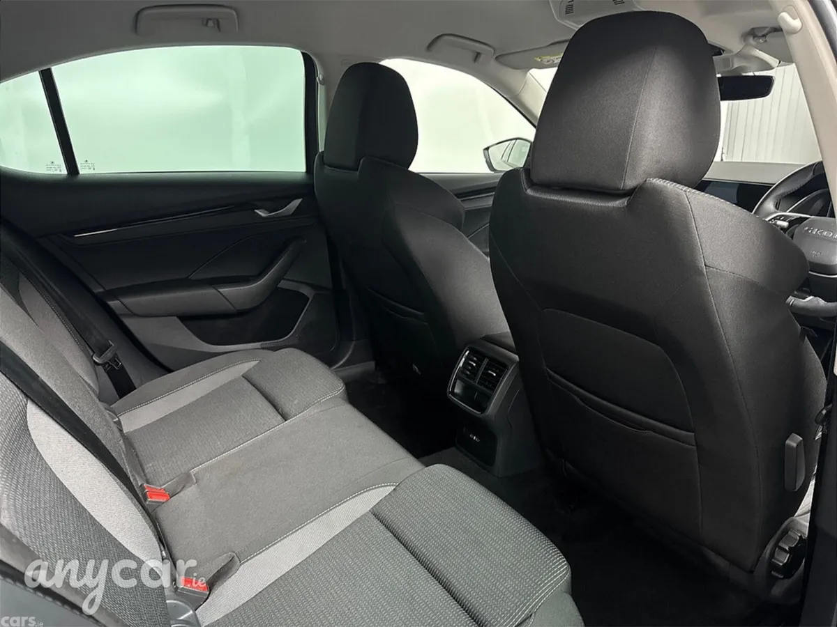 Skoda Octavia Saloon, Petrol, 2026, Grey
