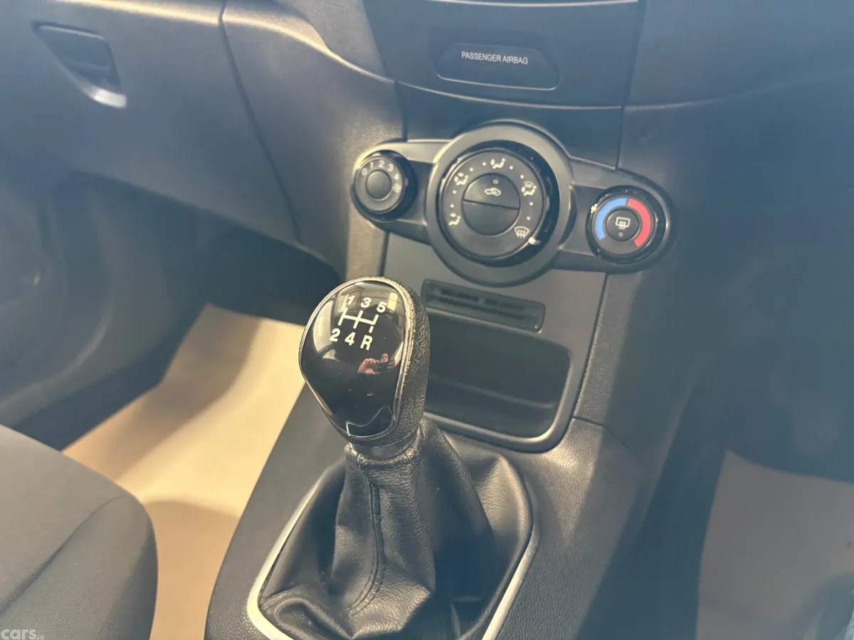 Ford Fiesta Hatchback, Petrol, 2015, White