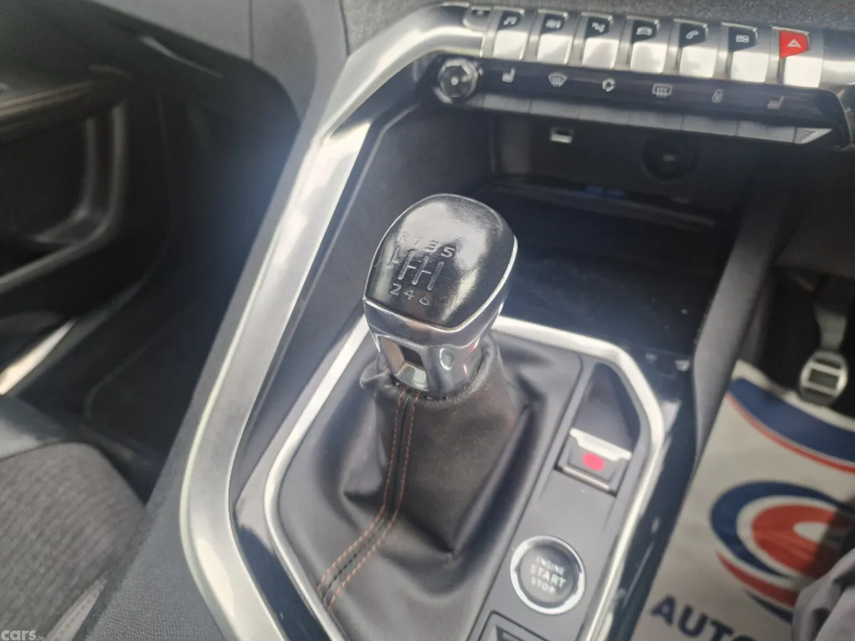 Peugeot 5008 MPV, Petrol, 2019, White