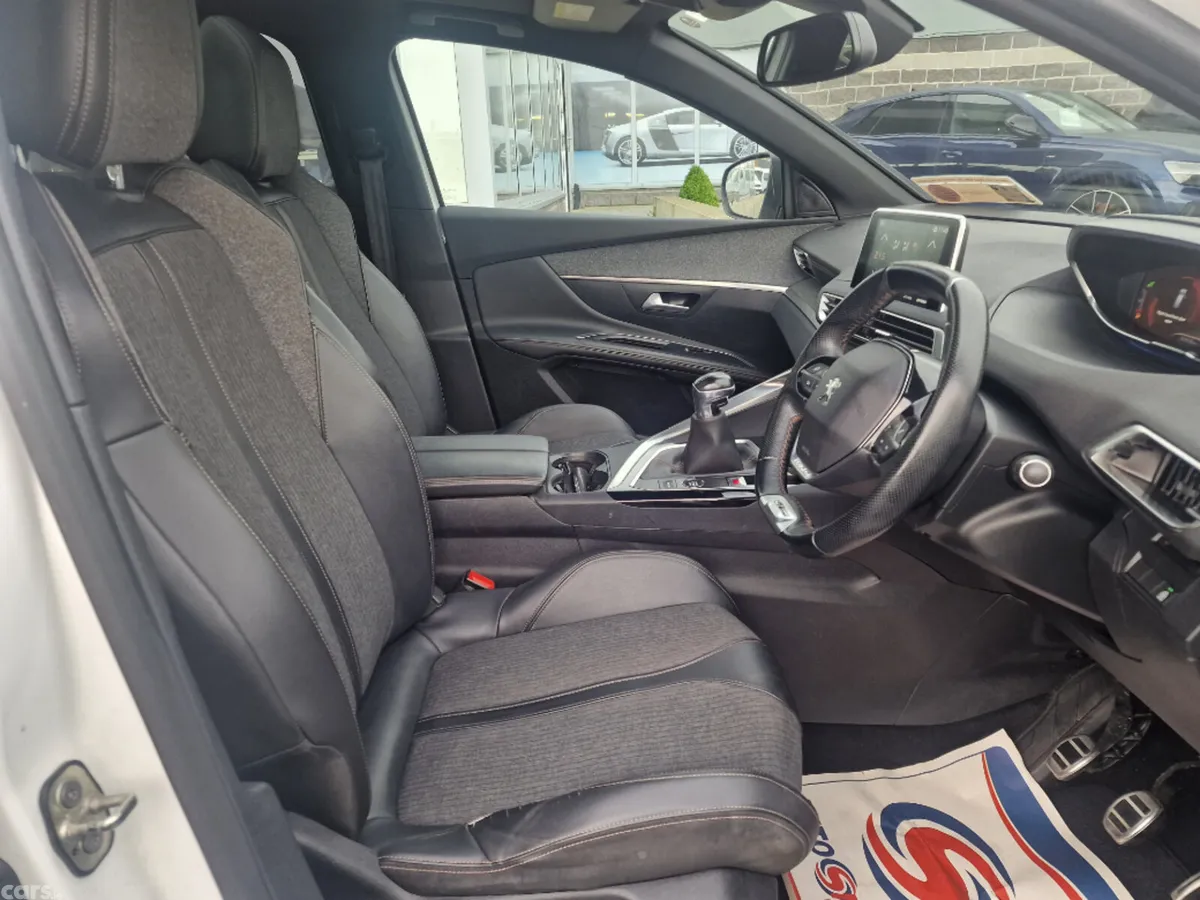 Peugeot 5008 MPV, Petrol, 2019, White