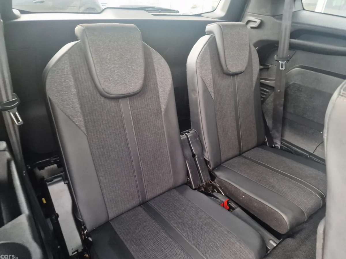 Peugeot 5008 MPV, Petrol, 2019, White