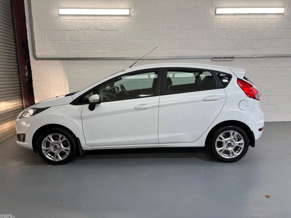 Ford Fiesta Hatchback, Petrol, 2015, White