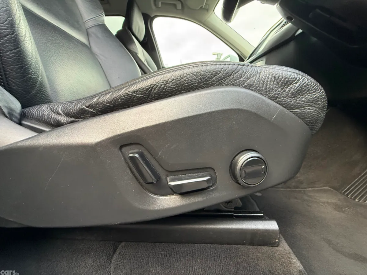 Volvo XC90 MPV, Diesel, 2019, White