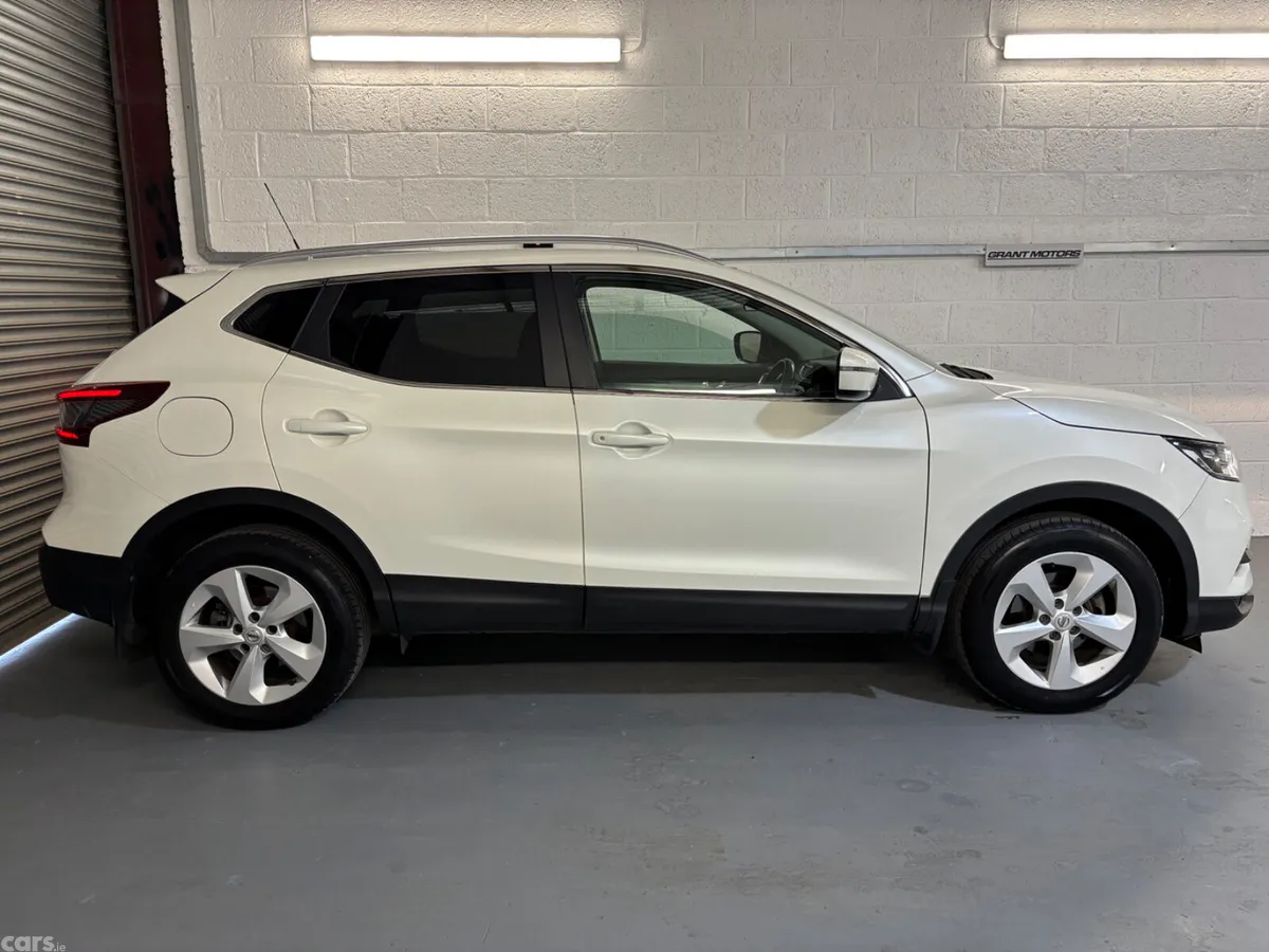 Nissan Qashqai MPV, Diesel, 2020, White