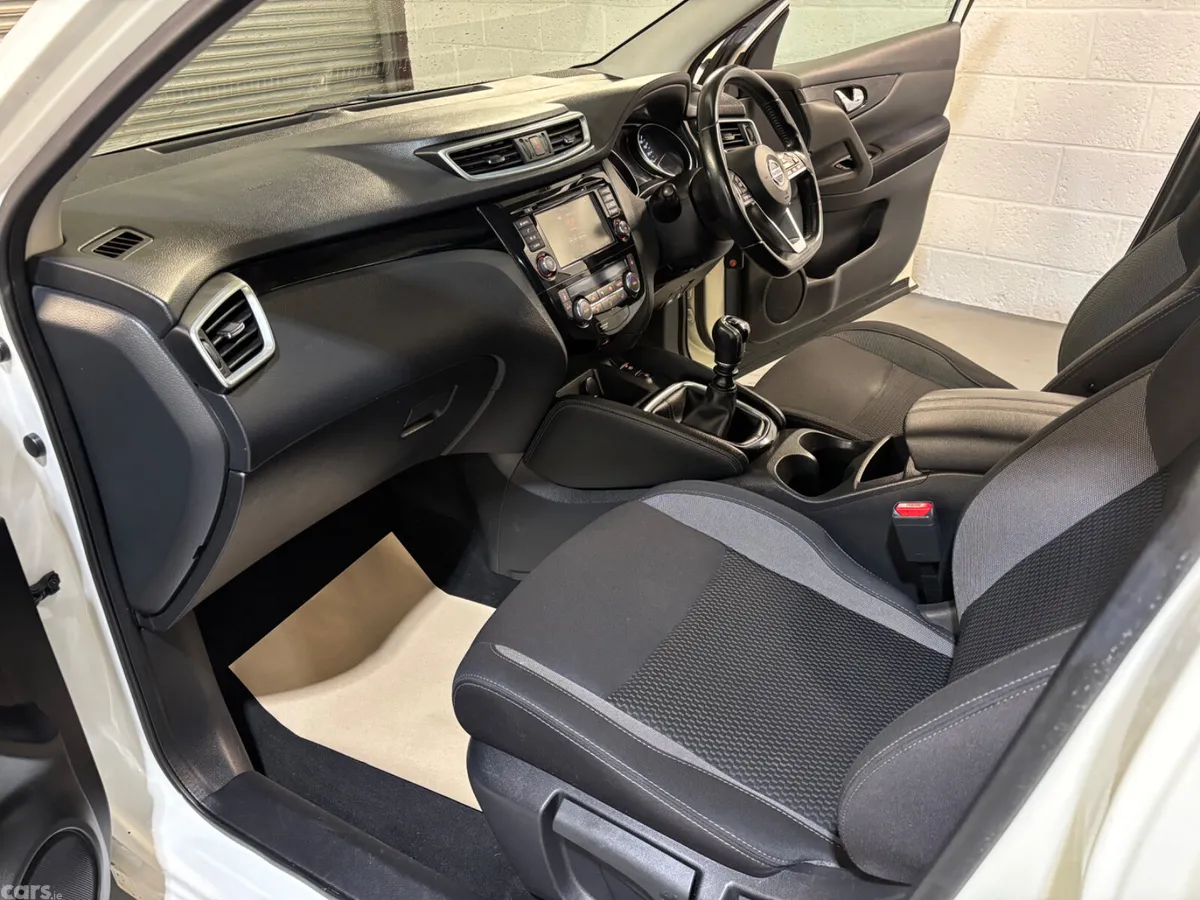 Nissan Qashqai MPV, Diesel, 2020, White