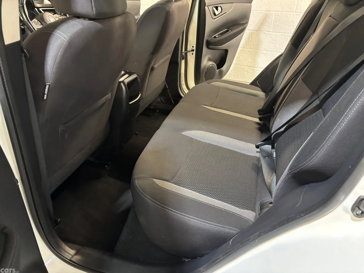 Nissan Qashqai MPV, Diesel, 2020, White