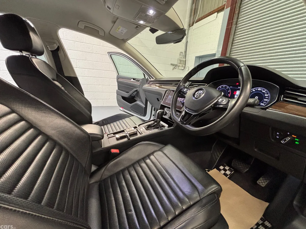 Volkswagen Passat Saloon, Petrol, 2018, White