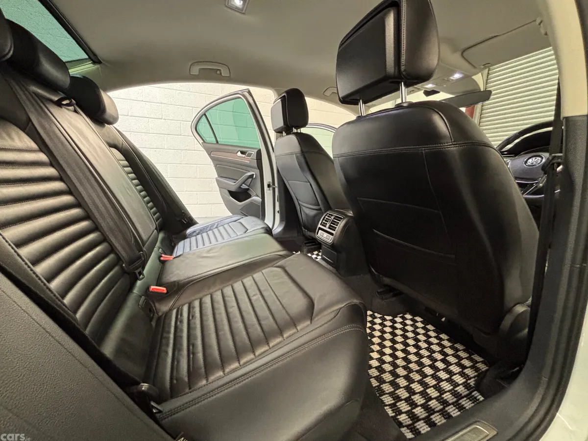 Volkswagen Passat Saloon, Petrol, 2018, White