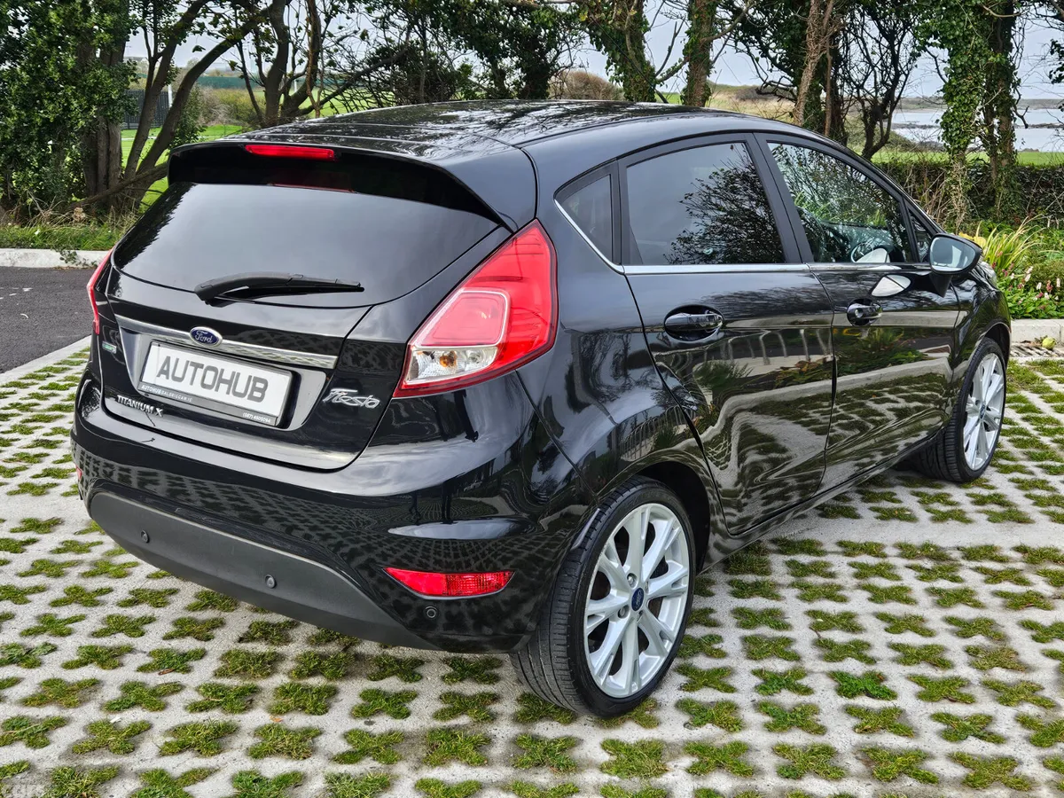 Ford Fiesta Hatchback, Petrol, 2014, Black