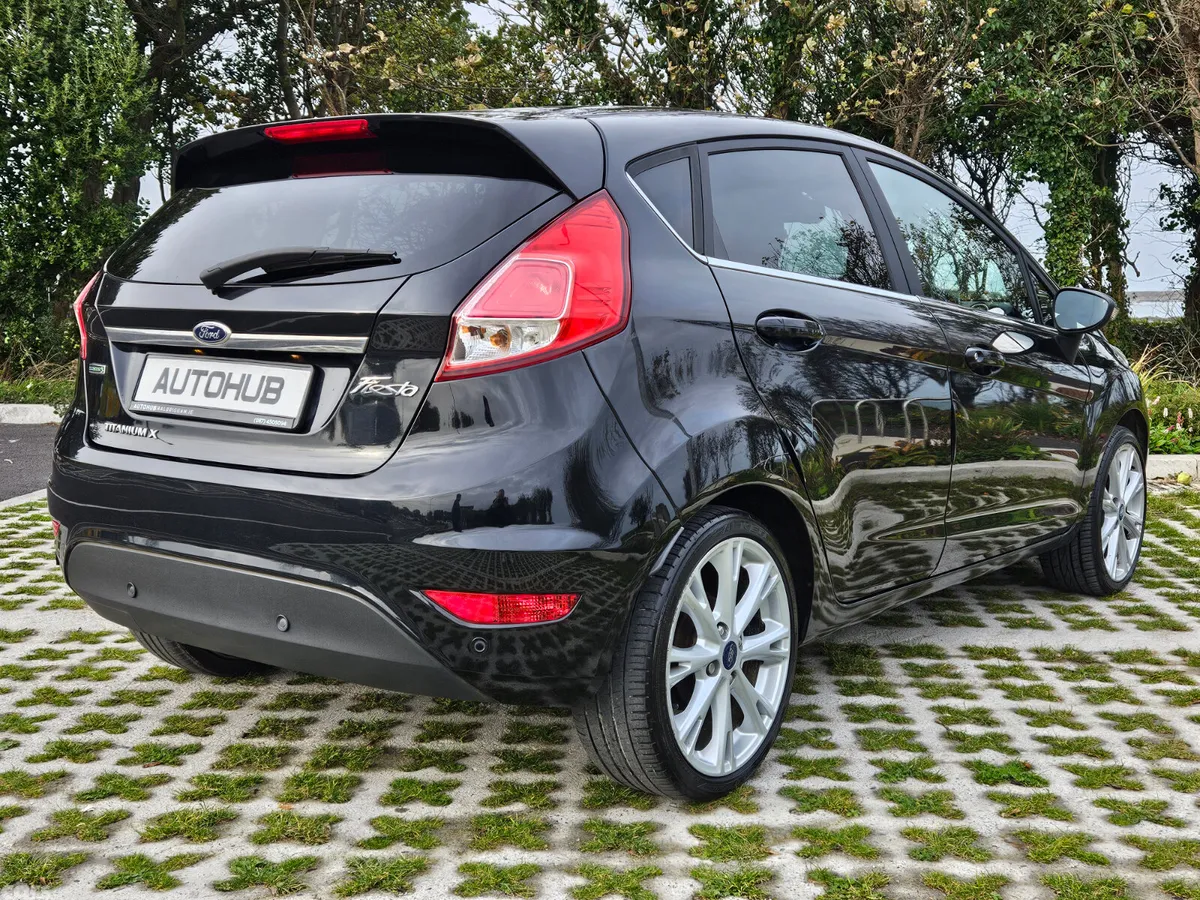 Ford Fiesta Hatchback, Petrol, 2014, Black