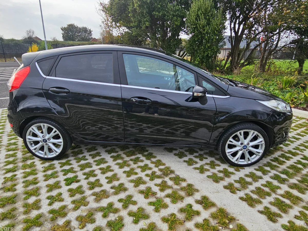 Ford Fiesta Hatchback, Petrol, 2014, Black