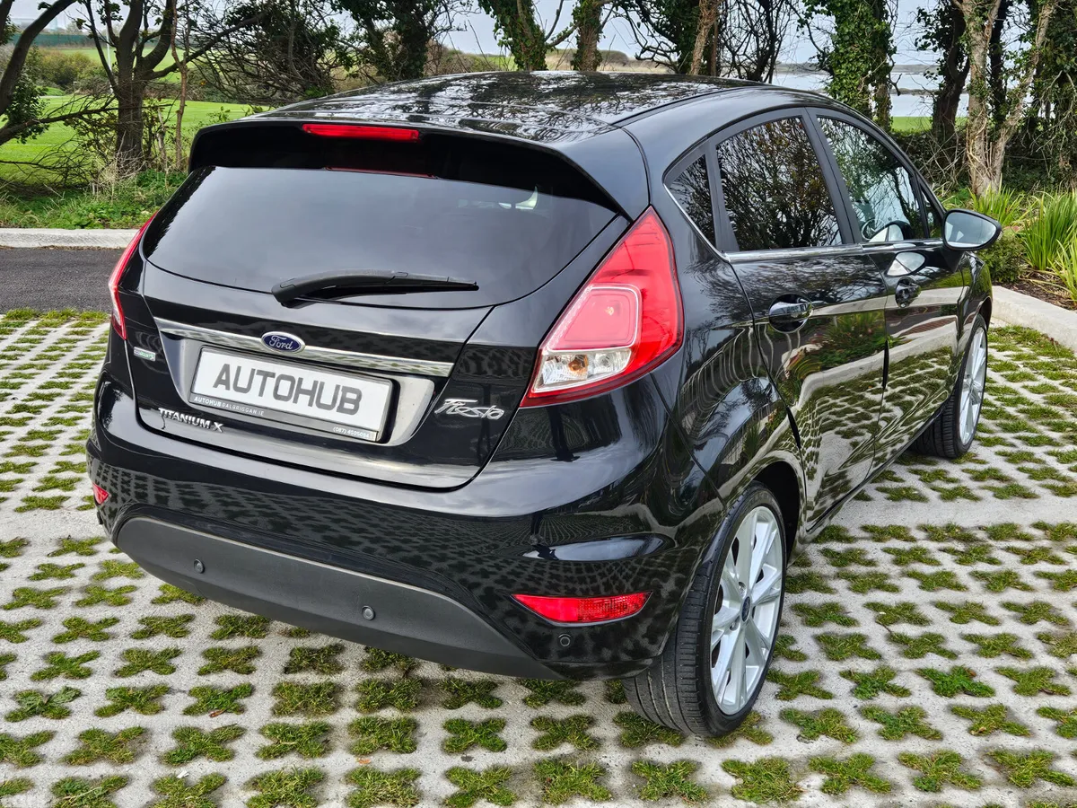 Ford Fiesta Hatchback, Petrol, 2014, Black