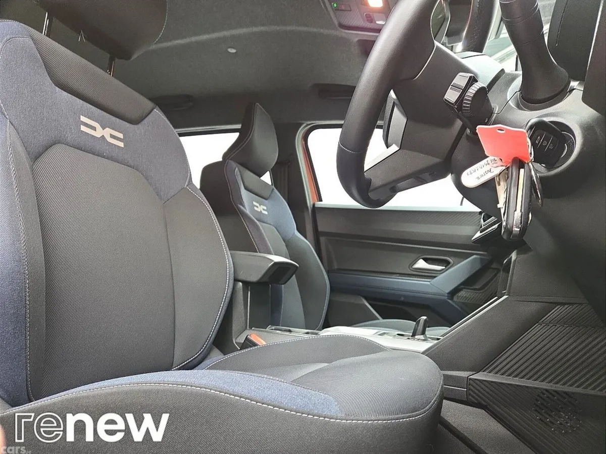 Dacia Duster SUV, Petrol Hybrid, 2025, Brown