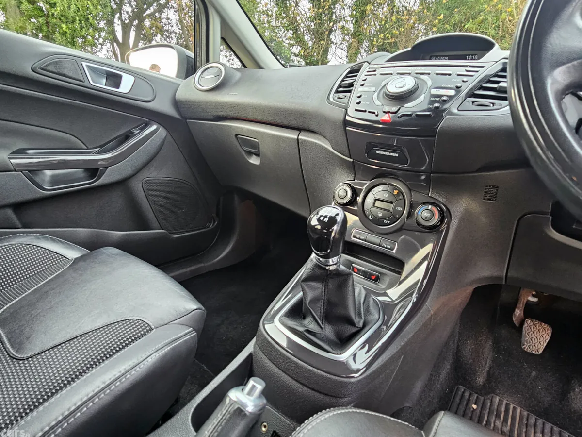 Ford Fiesta Hatchback, Petrol, 2014, Black