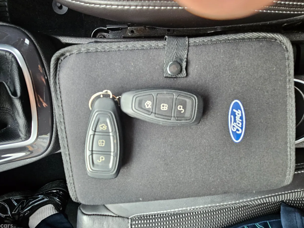 Ford Fiesta Hatchback, Petrol, 2014, Black