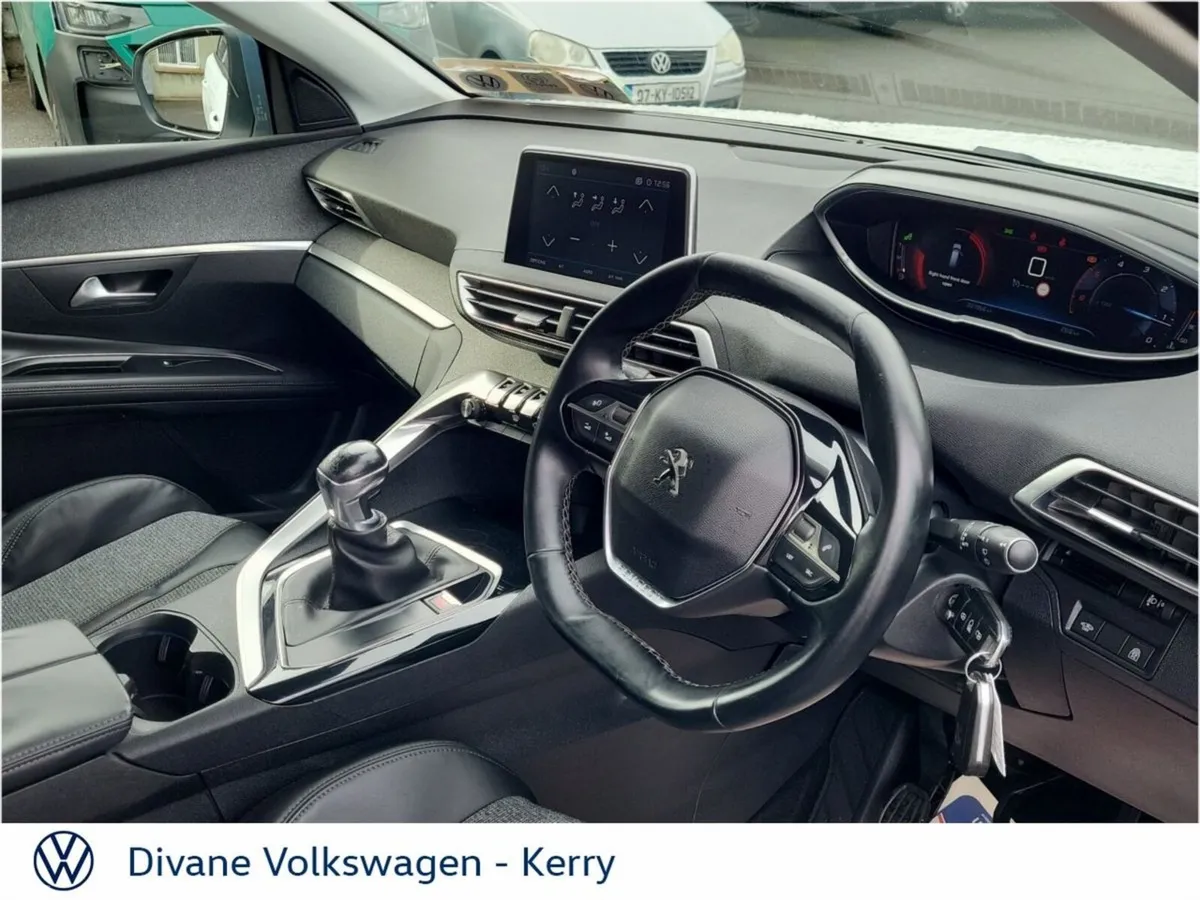 Peugeot 5008 MPV, Diesel, 2018, White