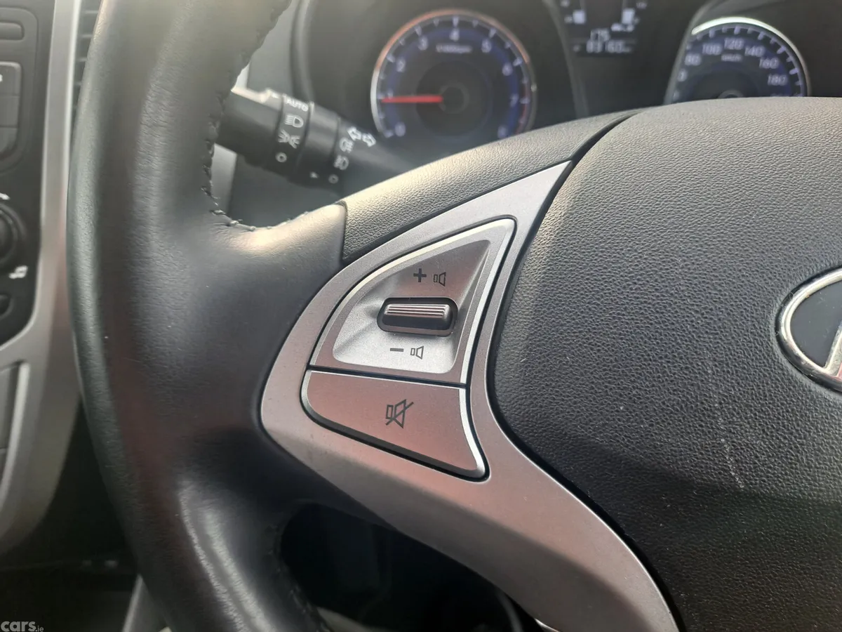 Hyundai ix20 MPV, Petrol, 2018, Red