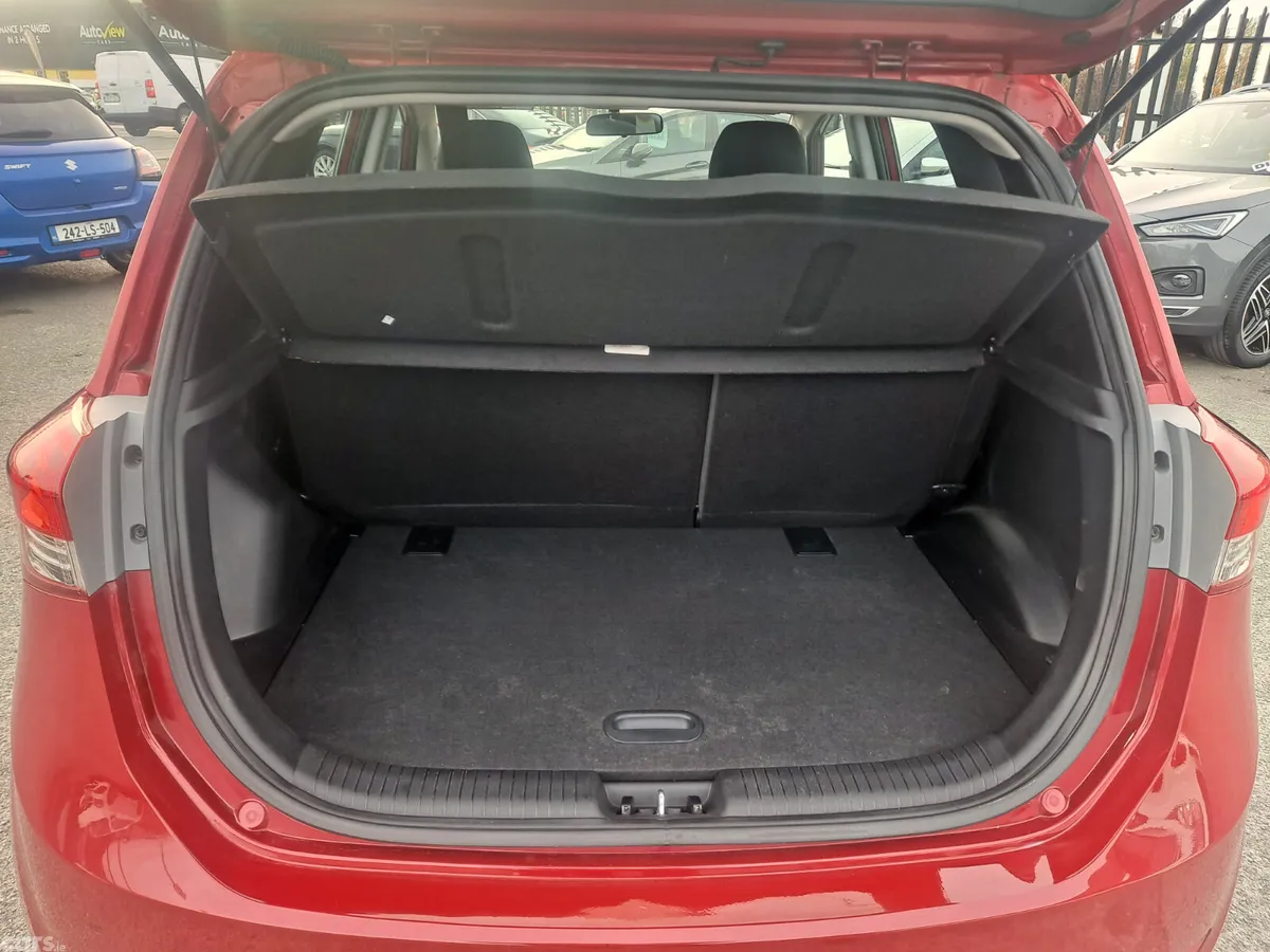 Hyundai ix20 MPV, Petrol, 2018, Red